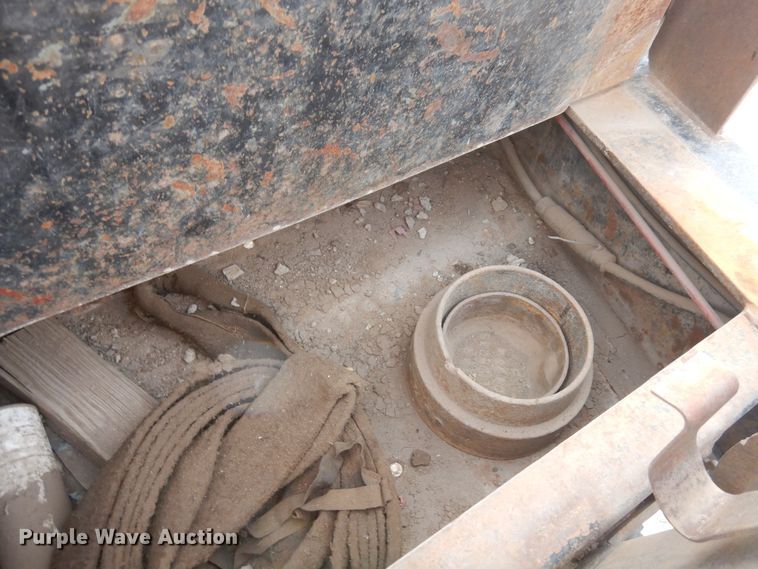 image for item DF8240 1995 Towmaster  equipment trailer