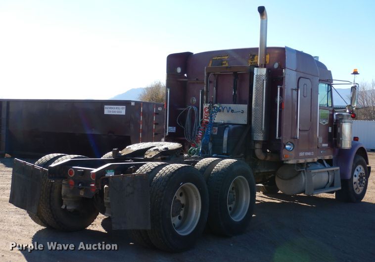 image for item DF8241 1998 Freightliner FLD 120  semi truck