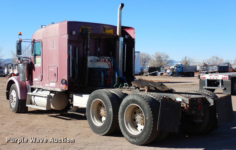 image for item DF8241 1998 Freightliner FLD 120  semi truck