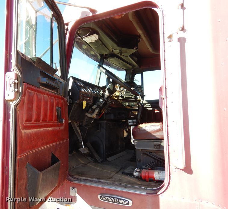 image for item DF8241 1998 Freightliner FLD 120  semi truck