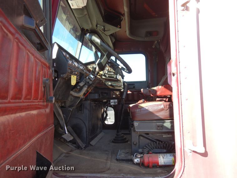 image for item DF8241 1998 Freightliner FLD 120  semi truck