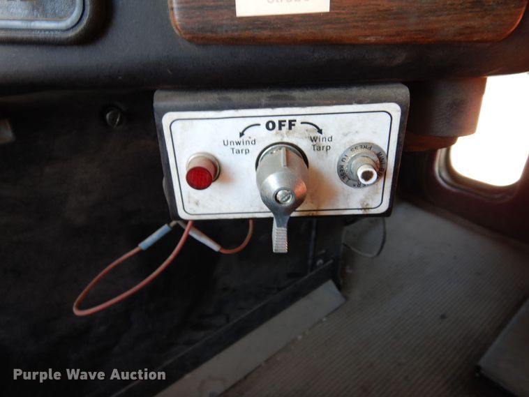 image for item DF8241 1998 Freightliner FLD 120  semi truck