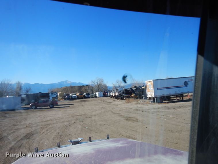 image for item DF8241 1998 Freightliner FLD 120  semi truck