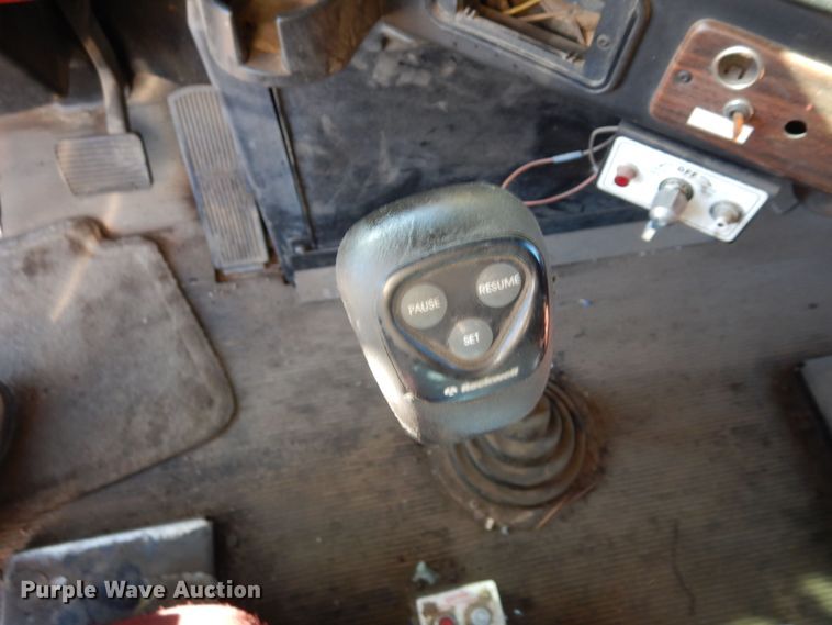 image for item DF8241 1998 Freightliner FLD 120  semi truck