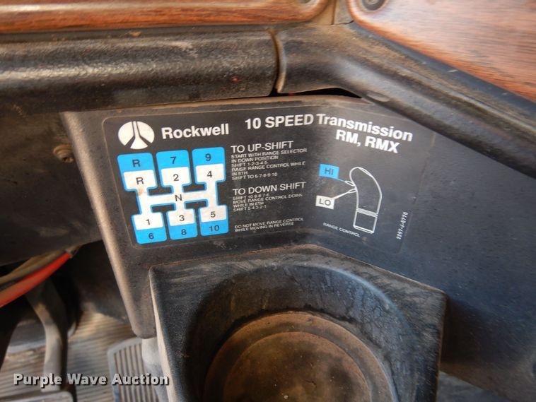 image for item DF8241 1998 Freightliner FLD 120  semi truck