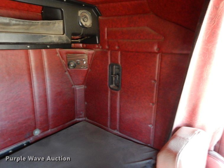 image for item DF8241 1998 Freightliner FLD 120  semi truck