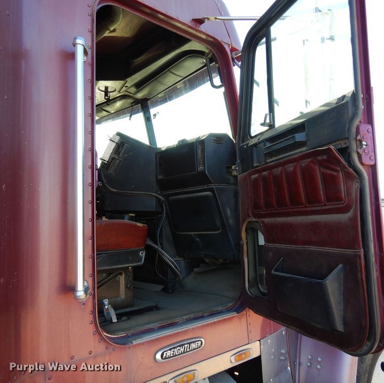 image for item DF8241 1998 Freightliner FLD 120  semi truck