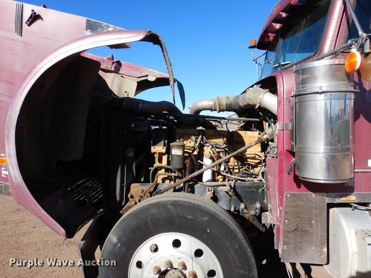 image for item DF8241 1998 Freightliner FLD 120  semi truck