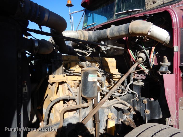 image for item DF8241 1998 Freightliner FLD 120  semi truck