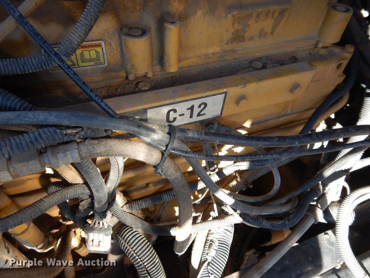 image for item DF8241 1998 Freightliner FLD 120  semi truck