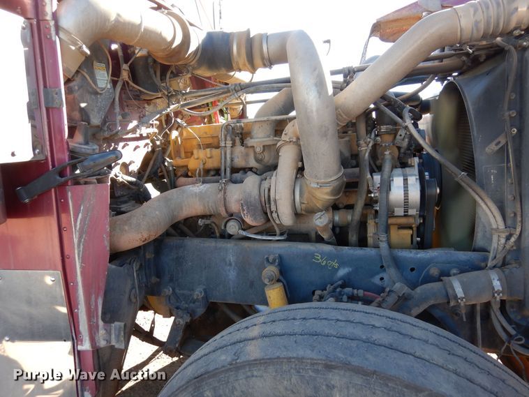 image for item DF8241 1998 Freightliner FLD 120  semi truck