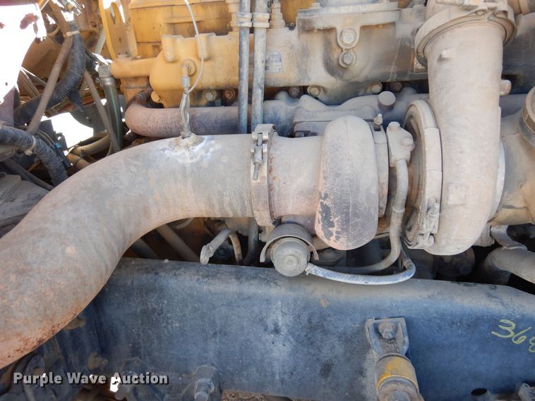 image for item DF8241 1998 Freightliner FLD 120  semi truck