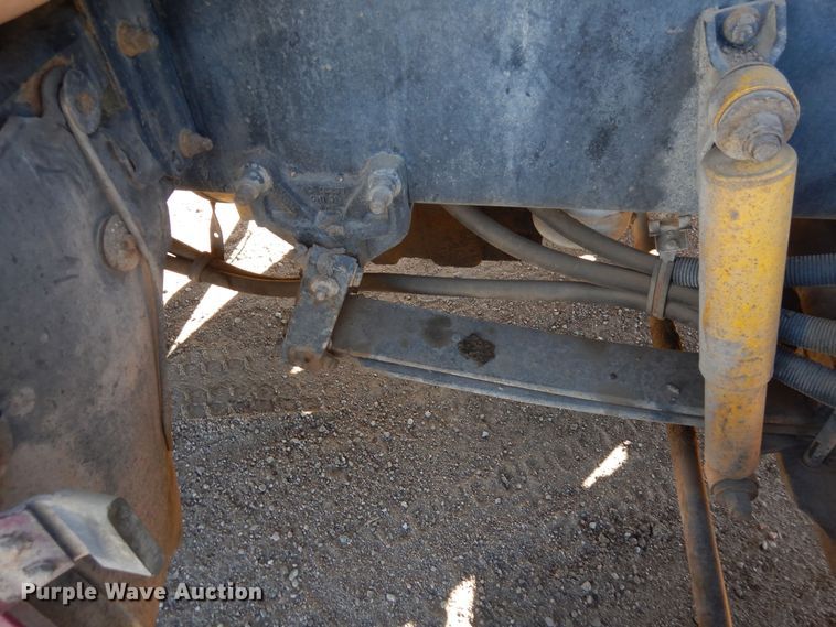 image for item DF8241 1998 Freightliner FLD 120  semi truck