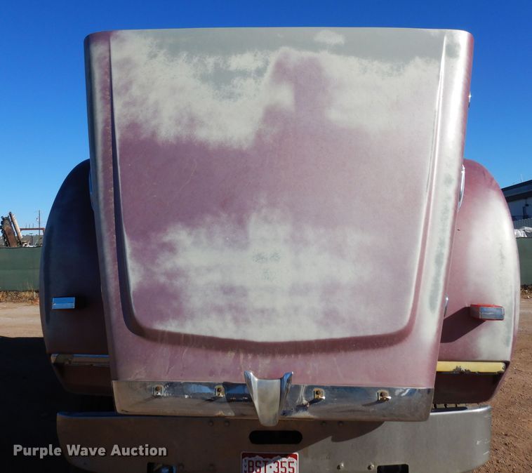 image for item DF8241 1998 Freightliner FLD 120  semi truck