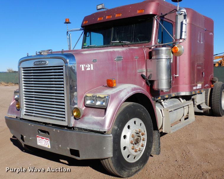 image for item DF8241 1998 Freightliner FLD 120  semi truck