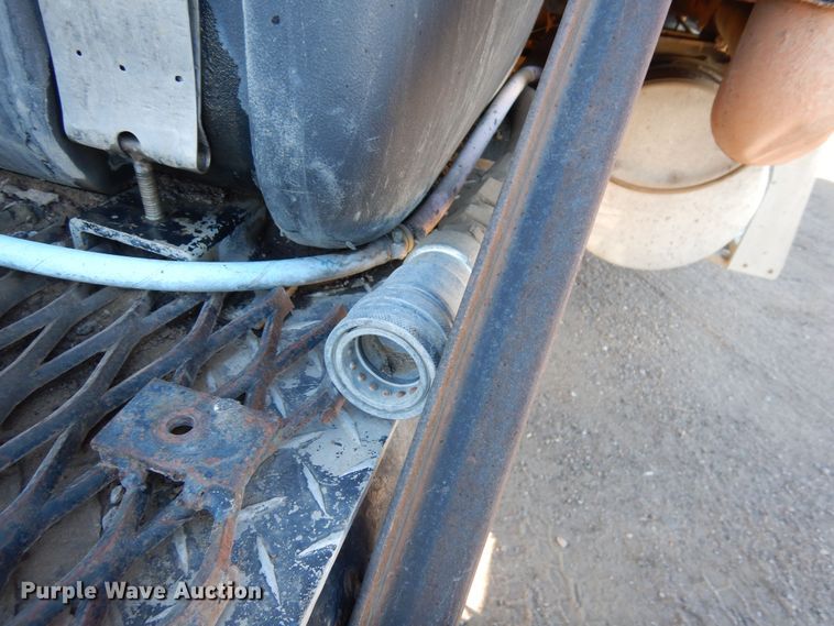 image for item DF8241 1998 Freightliner FLD 120  semi truck