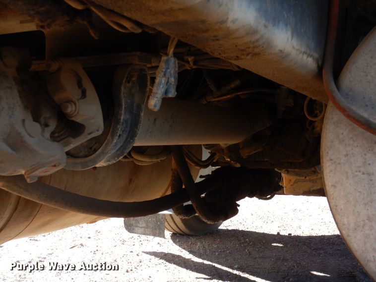 image for item DF8241 1998 Freightliner FLD 120  semi truck