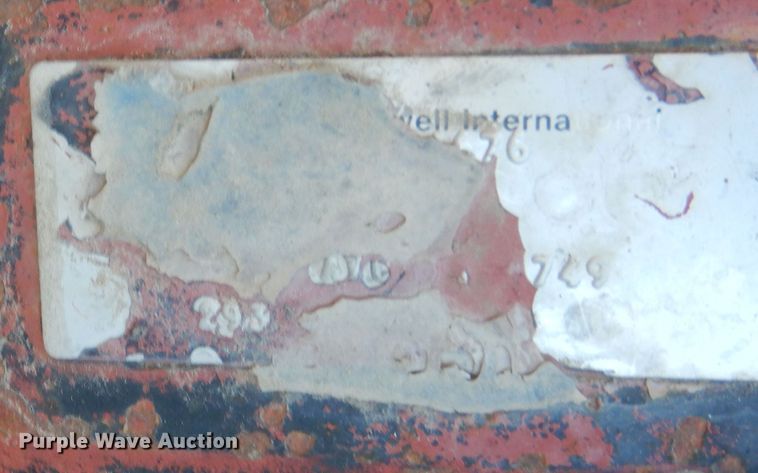 image for item DF8241 1998 Freightliner FLD 120  semi truck