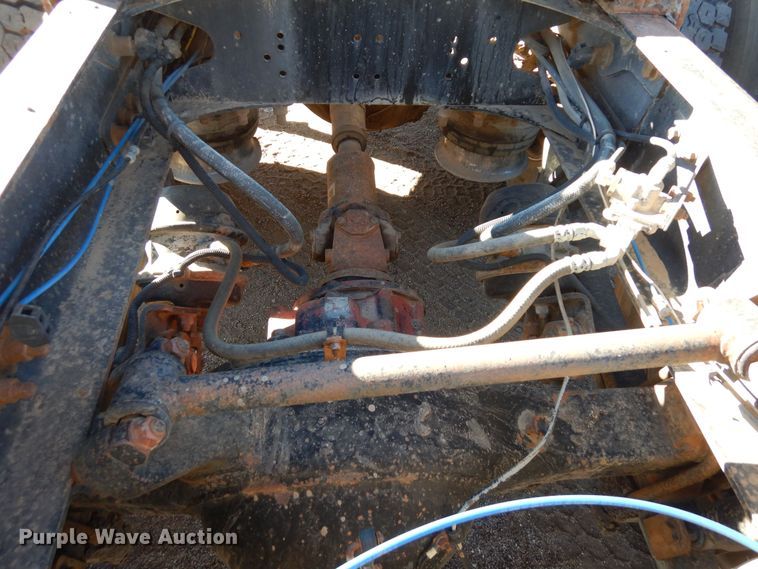 image for item DF8241 1998 Freightliner FLD 120  semi truck