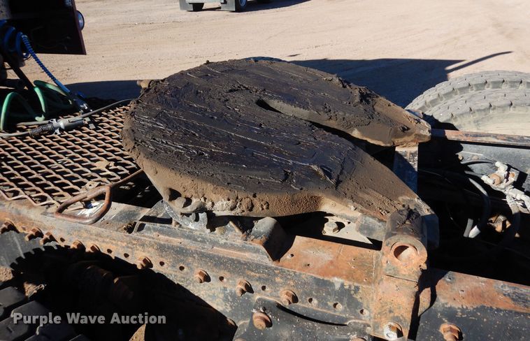 image for item DF8241 1998 Freightliner FLD 120  semi truck