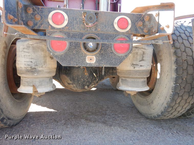 image for item DF8241 1998 Freightliner FLD 120  semi truck