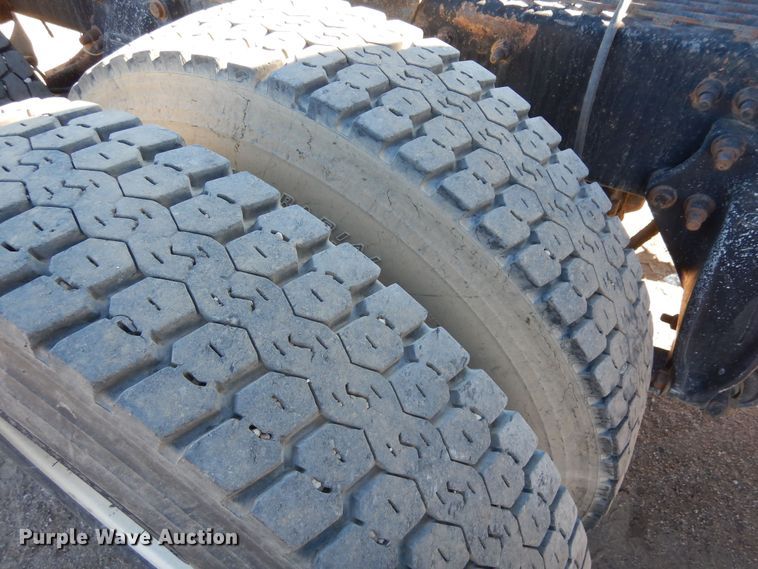 image for item DF8241 1998 Freightliner FLD 120  semi truck