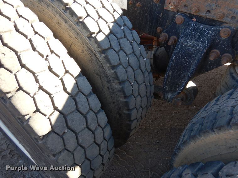 image for item DF8241 1998 Freightliner FLD 120  semi truck