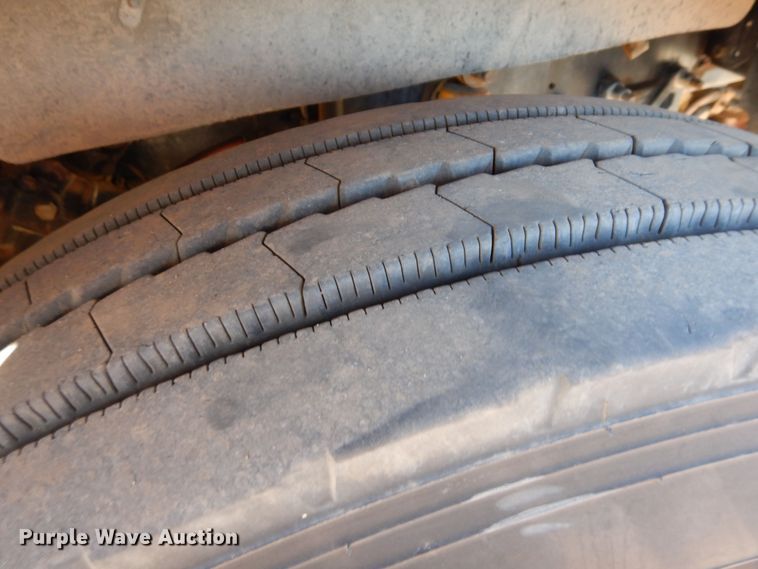 image for item DF8241 1998 Freightliner FLD 120  semi truck