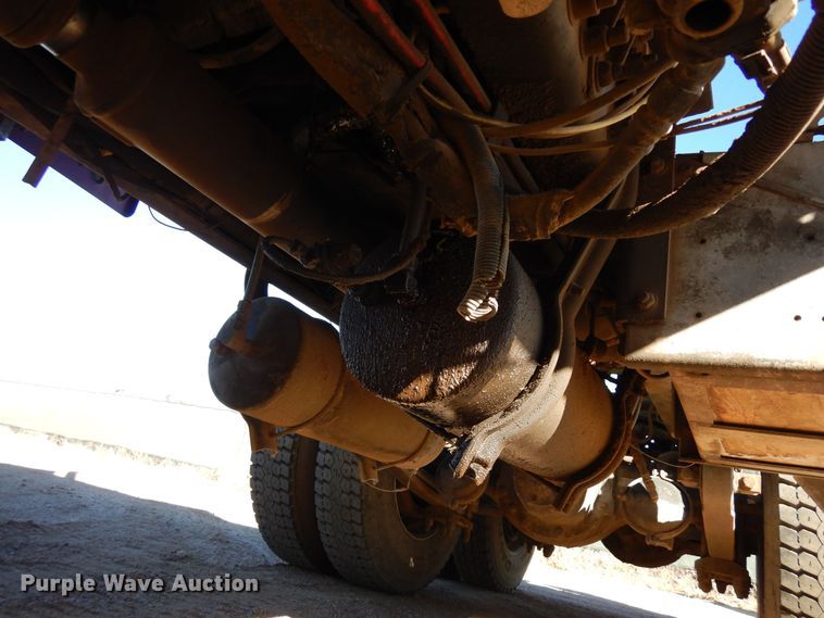 image for item DF8241 1998 Freightliner FLD 120  semi truck