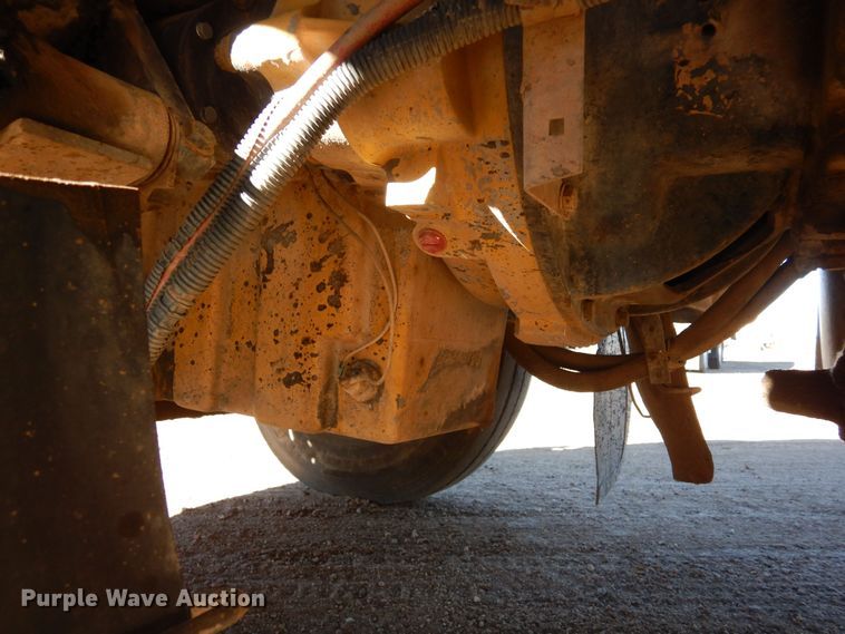 image for item DF8241 1998 Freightliner FLD 120  semi truck