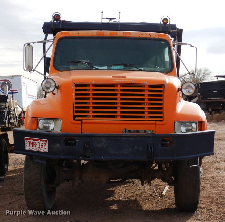 image for item DF8243 1992 International 4800  dump truck