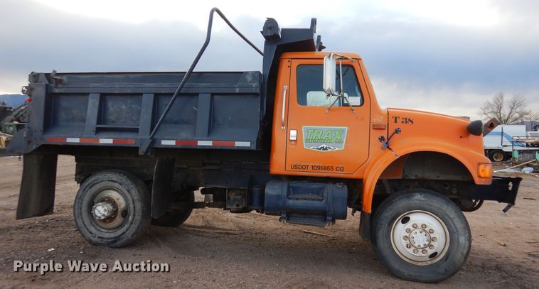 image for item DF8243 1992 International 4800  dump truck