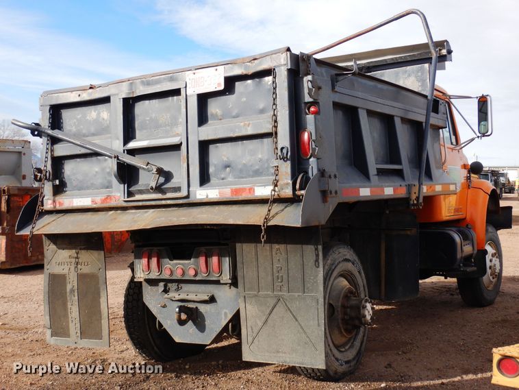 image for item DF8243 1992 International 4800  dump truck