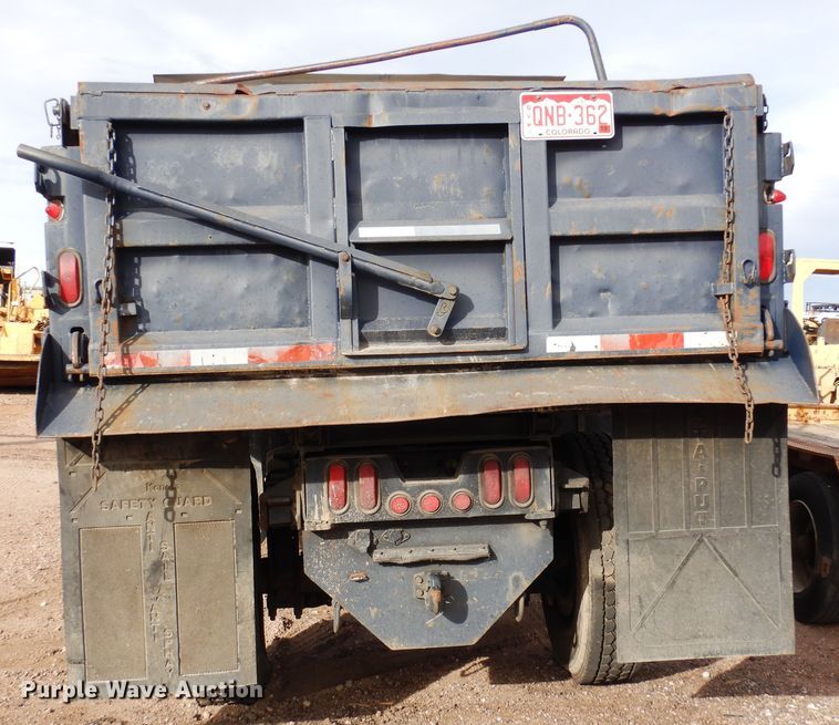 image for item DF8243 1992 International 4800  dump truck