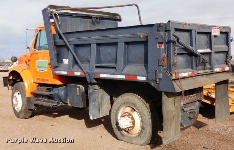 image for item DF8243 1992 International 4800  dump truck