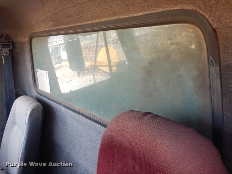 image for item DF8243 1992 International 4800  dump truck