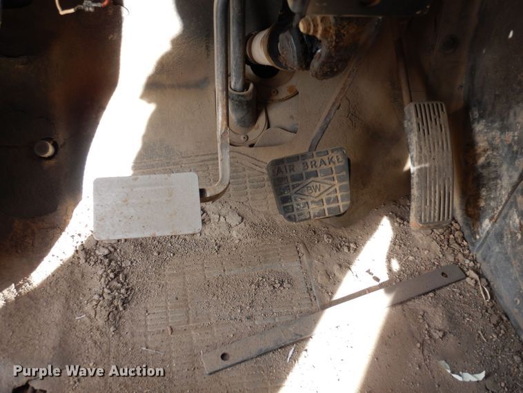 image for item DF8243 1992 International 4800  dump truck