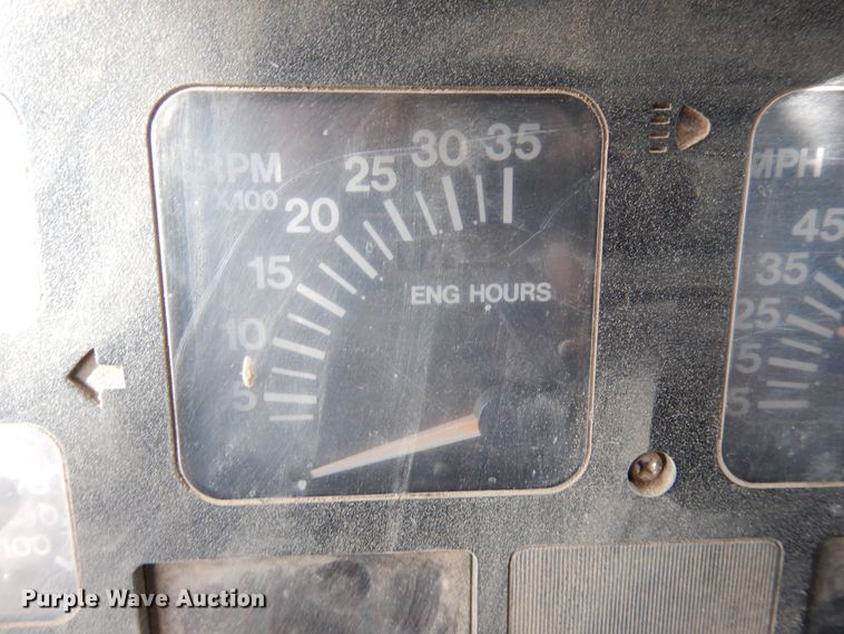 image for item DF8243 1992 International 4800  dump truck