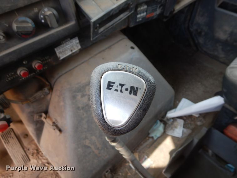 image for item DF8243 1992 International 4800  dump truck