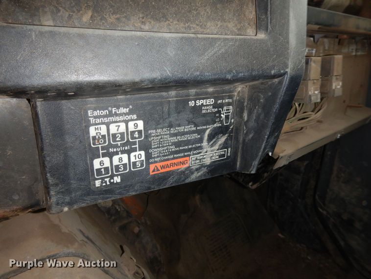 image for item DF8243 1992 International 4800  dump truck