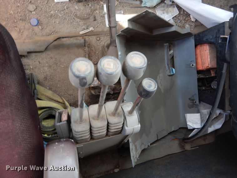 image for item DF8243 1992 International 4800  dump truck