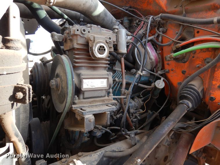 image for item DF8243 1992 International 4800  dump truck