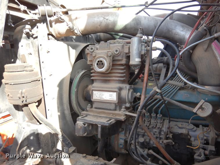 image for item DF8243 1992 International 4800  dump truck