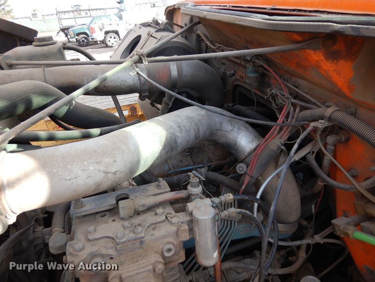 image for item DF8243 1992 International 4800  dump truck