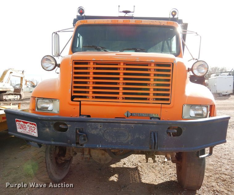image for item DF8243 1992 International 4800  dump truck