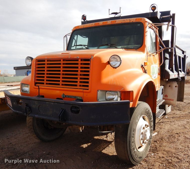 image for item DF8243 1992 International 4800  dump truck
