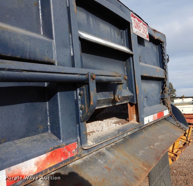 image for item DF8243 1992 International 4800  dump truck