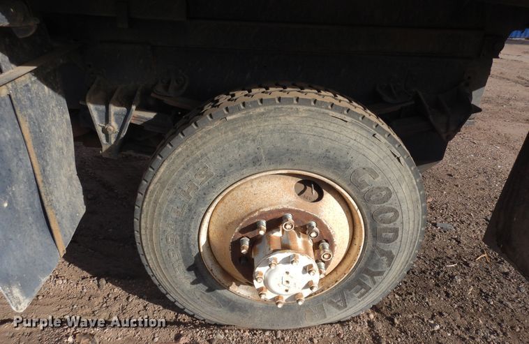 image for item DF8243 1992 International 4800  dump truck