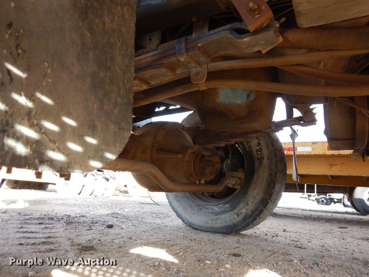 image for item DF8243 1992 International 4800  dump truck