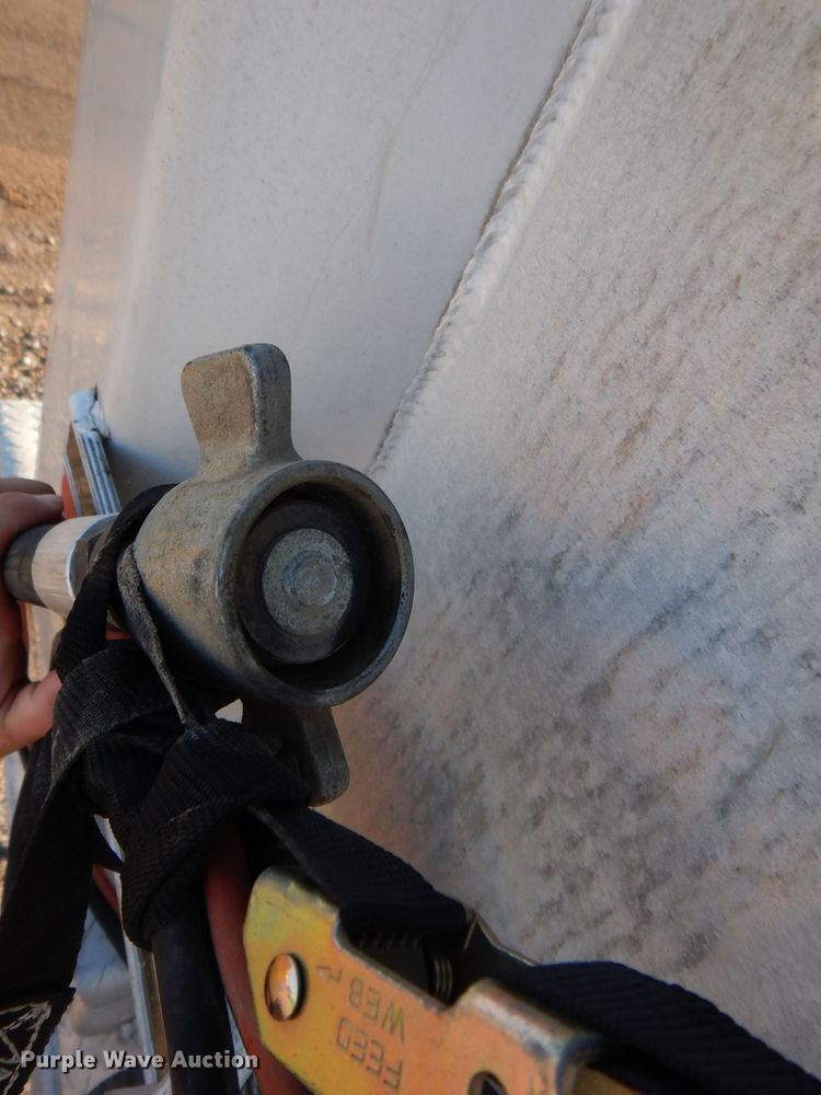 image for item DK2042 2004 Benson  end dump trailer